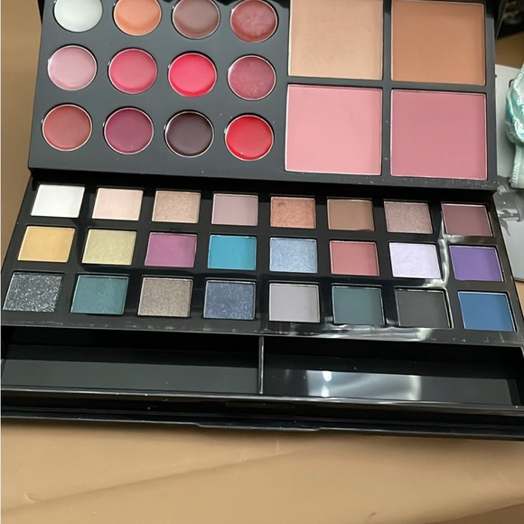 Variety Higher End Makeup - Picture 7 of 9